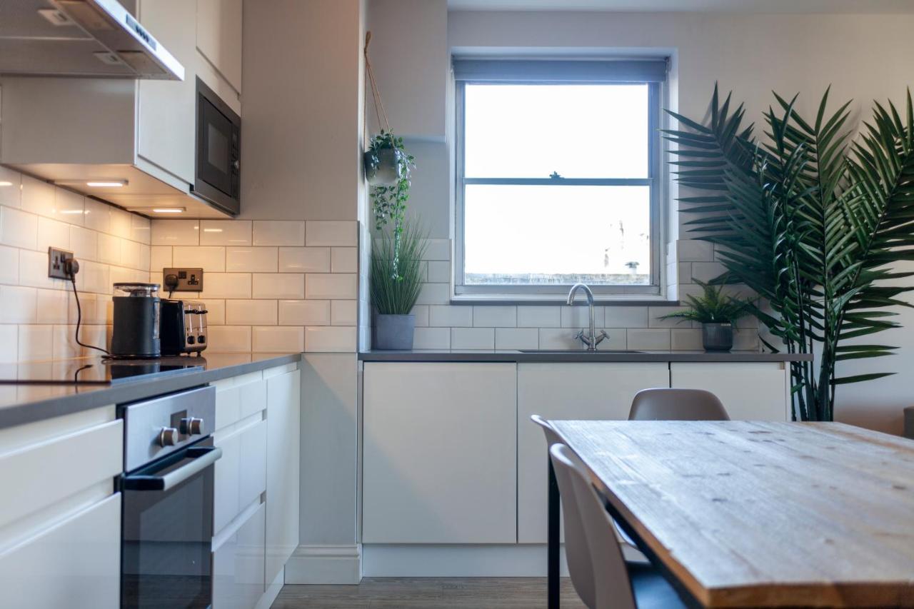 Perfect Location & Spacious Kensington Flat