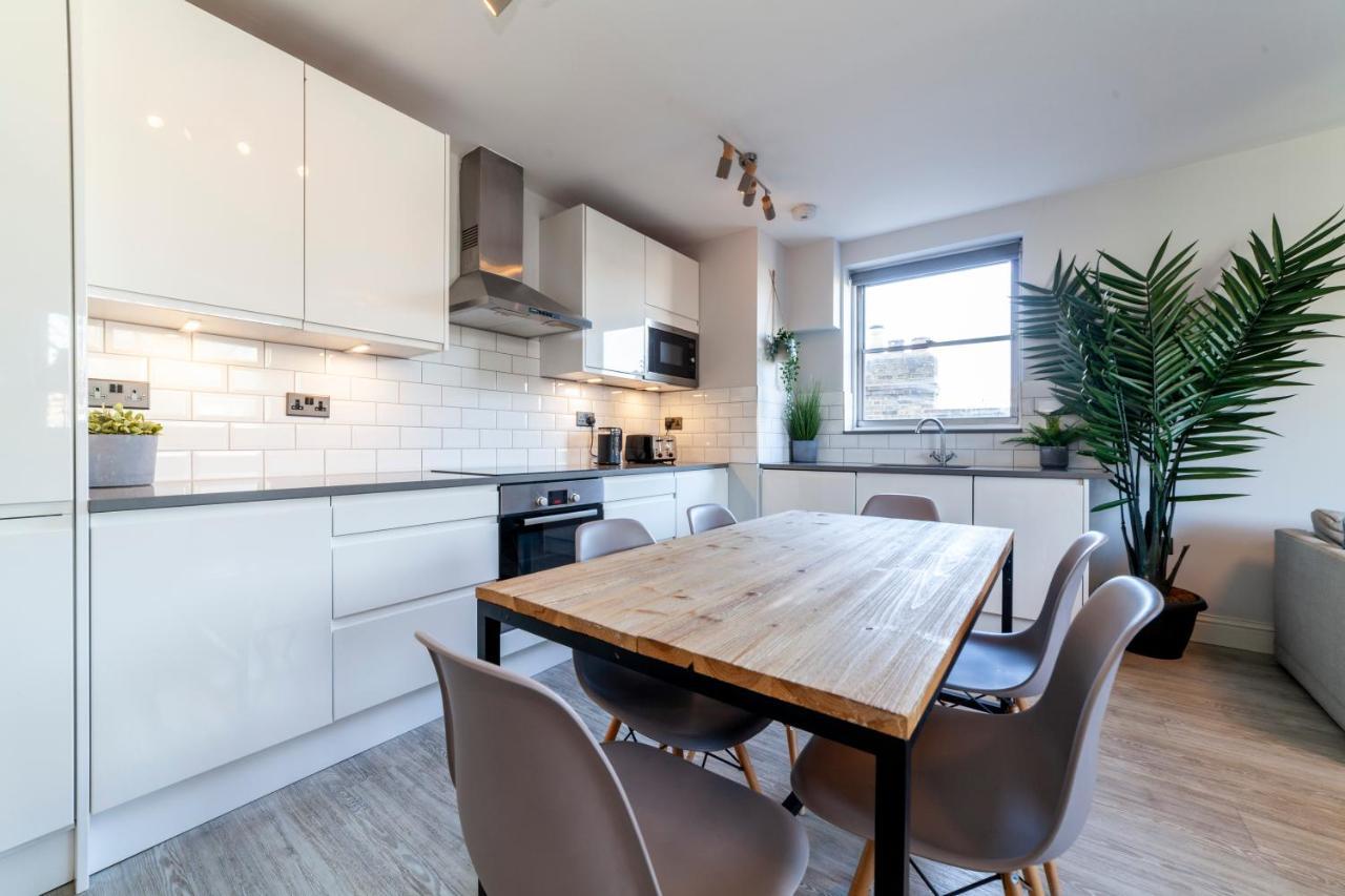 Perfect Location & Spacious Kensington Flat *